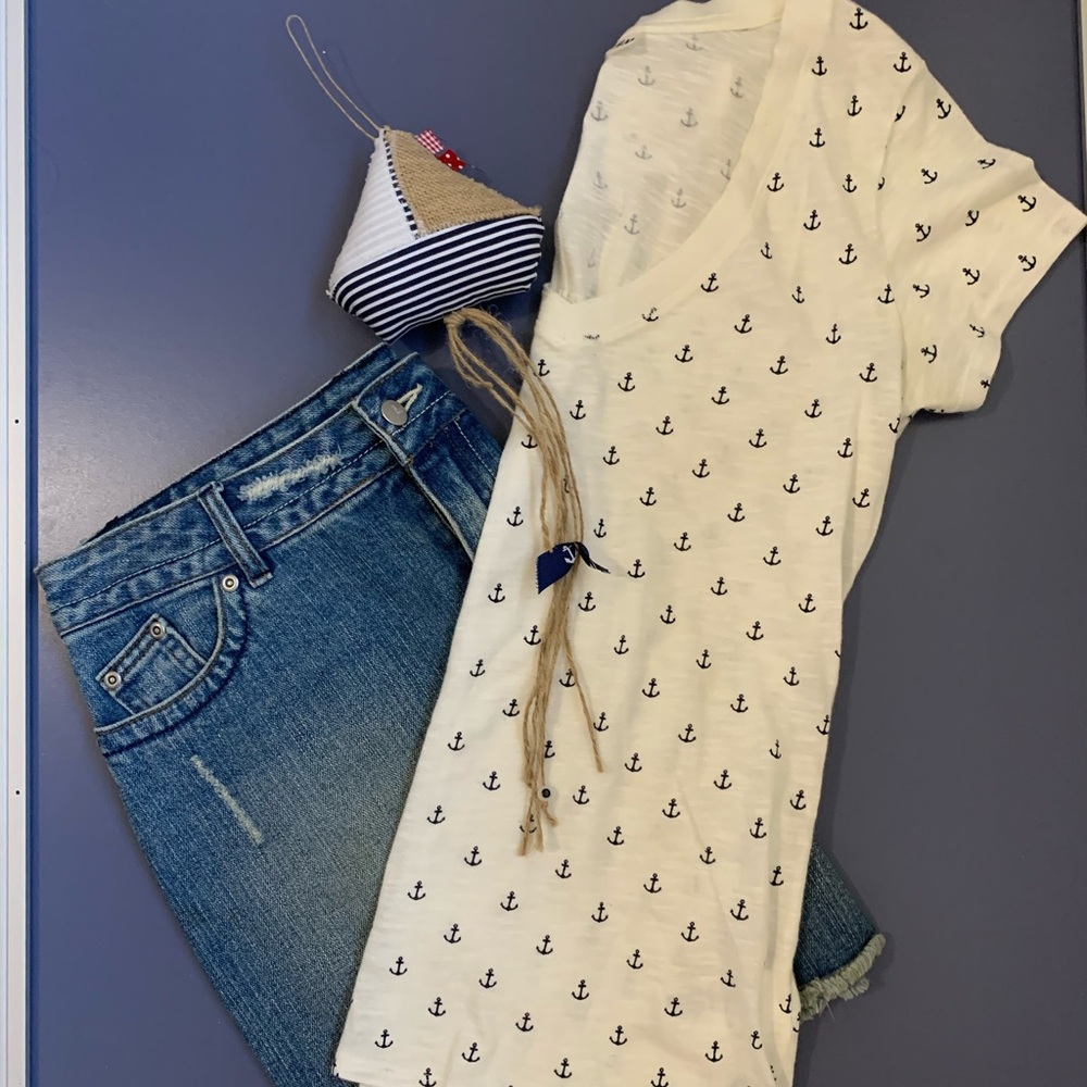 H&M V-neck T-shirt